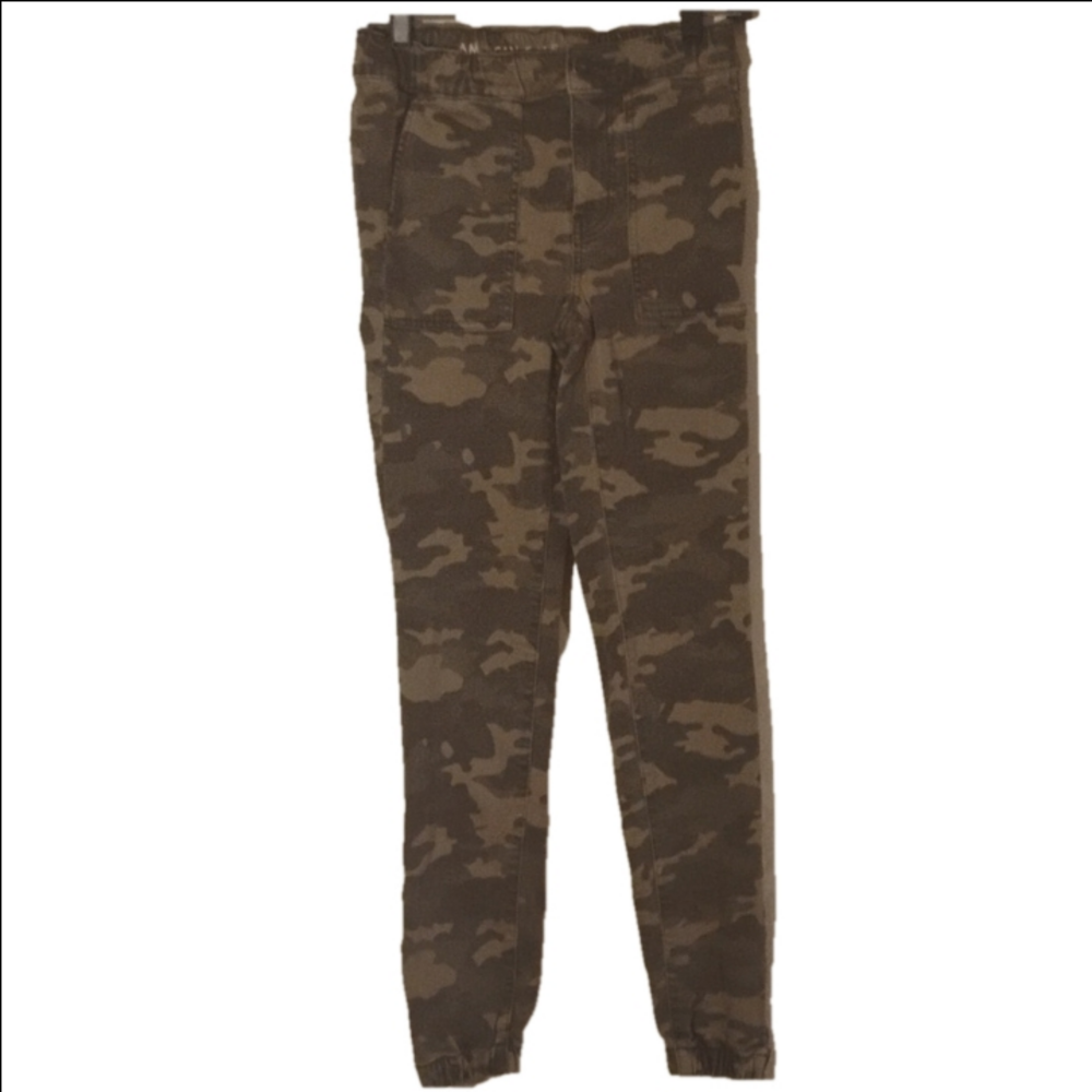 American Eagle camo cargo look pants. Size 0. Cute zippers too. Great for school
